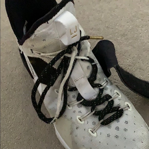 Nike EHM Lebrons white and gold - Picture 4 of 4